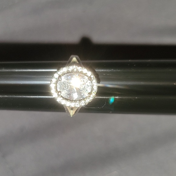 Oval Floating Halo Ring - Picture 1 of 7